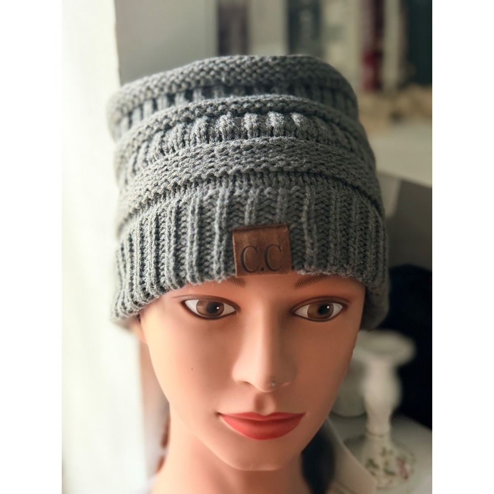C.C. Beanie Hat Women OS Gray Excellent Cable Knit Messy Bun Ponytail Hole